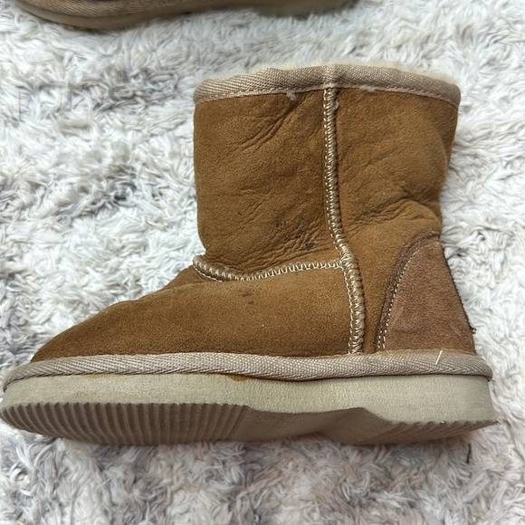 size 6 girls UGG Merino leather purely UGGs in good used condition - Picture 3 of 10